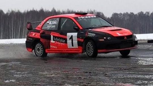 Mariusz Stec radzi, jak omijać przeszkody na śliskim (wideo)