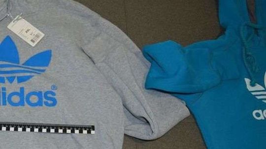 Markowa odzież? Policjanci wypatrzyli na targu podróbki