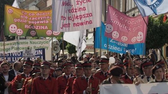 Marsz dla Życia i Rodziny w Lublinie. Biskup krytykował in vitro i badania prenatalne