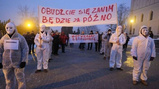 Marsz o Wolność w Lublinie: protestują przeciwko lock down'owi [zdjęcia]