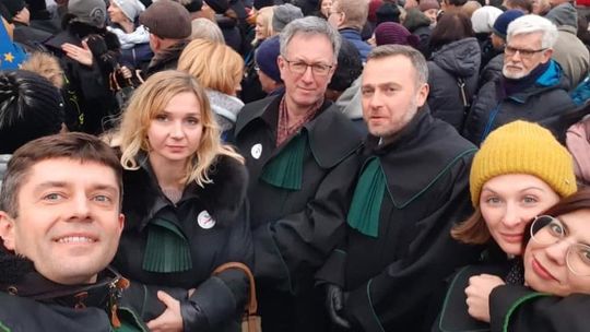 "Marsz Tysiąca Tóg" w Warszawie. Adwokaci z Lublina protestowali w stolicy [zdjęcia, wideo]