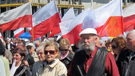 Marsz w obronie Telewizji Trwam w Zamościu: Kilka tysięcy ludzi na ulicach (foto)
