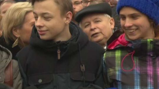 Marsz Wolności i Solidarności zorganizowany przez PiS przeszedł ulicami Warszawy (wideo)
