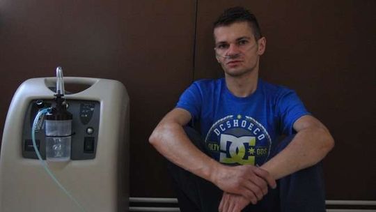 Marsz z Kazimierza do Niedrzwicy Kościelnej. Idą, żeby pomóc Tomkowi