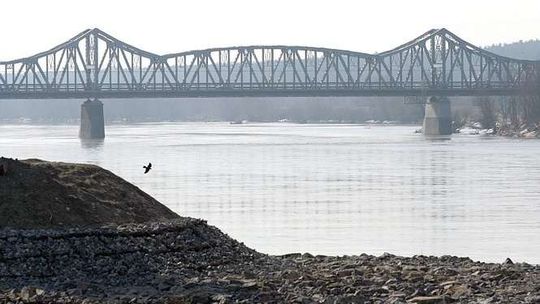 Marszałek miał przejąć most w Puławach. Prezydent oskarża o grę na zwłokę