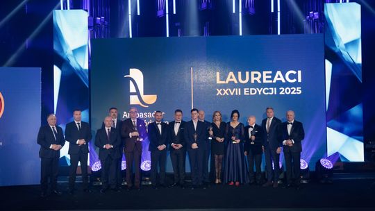 Marszałek nagradza lotnisko i „nowego Pendereckiego”. Lang: Lubelszczyzna jest piękniejsza niż Toskania Marszałek nagradza lotnisko i „nowego Pendereckiego”. Lang: Lubelszczyzna jest piękniejsza niż Toskania