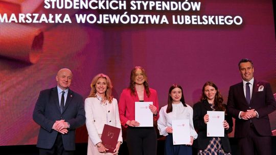 Marszałek nagrodził najlepszych studentów. Wśród nich przyszli lekarze, naukowcy i inżynierowie