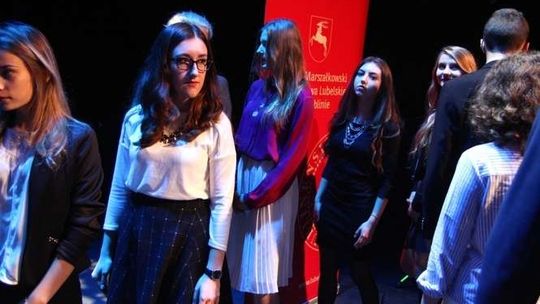 Marszałek rozdał stypendia. Nie obyło się bez kontrowersji