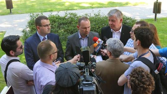 Marszałek zgodnie z planem. Cholewa na burmistrza?