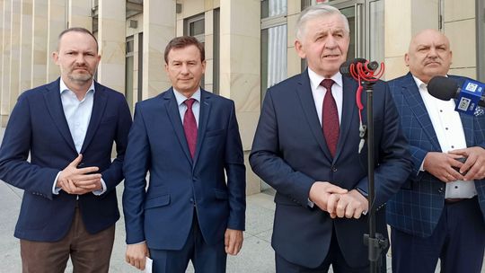 Marszałkowie i piaskownica. Było też o przecinaniu wstęgi i dobrych obiadach