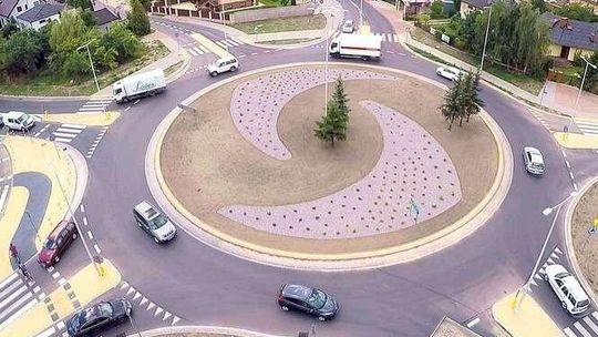 Marta i Jarosław Kaczyńscy przyjadą na otwarcie dwóch rond