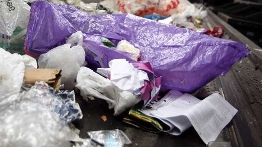 Martwy chłopiec w śmieciach. Jak zginął noworodek?