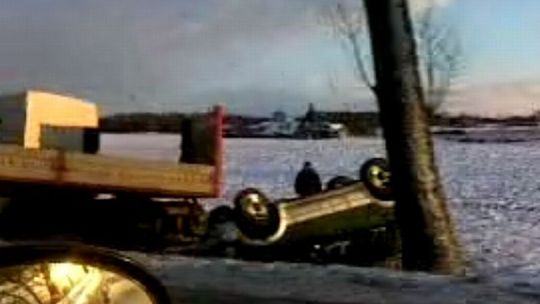 Marynin: Trzy auta wpadły do rowu