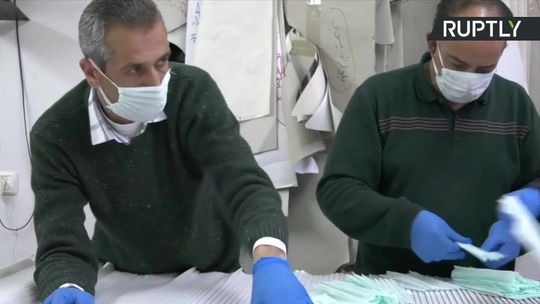 Maseczki na twarz z fabryki butów. Autonomia Palestyńska walczy z brakami środków medycznych w obliczu pandemii