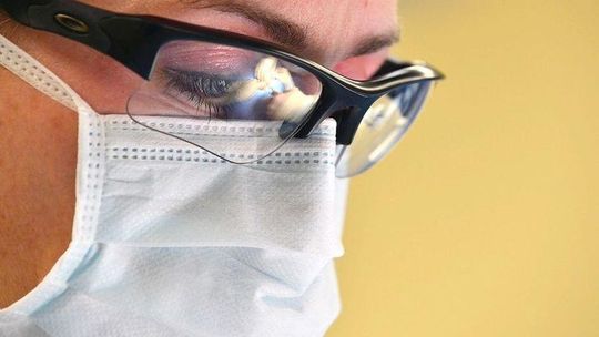 Maseczki szyją wolontariusze. Dostaną je wszyscy mieszkańcy Łęcznej