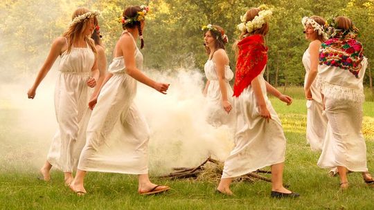 Maszki stawiają na żywą kulturę