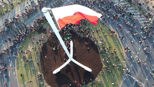 Maszt Niepodległości. Największa flaga w regionie stoi w Lublinie