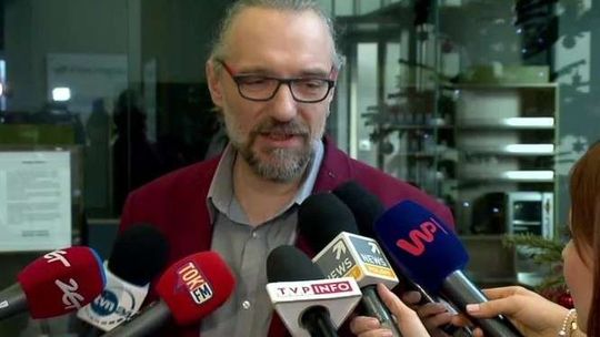 Mateusz Kijowski zarabiał w KOD. Jak się tłumaczy?