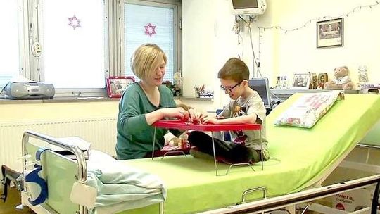 Mateusz od 3 lat mieszka w szpitalu. Potrzebna jest pomoc