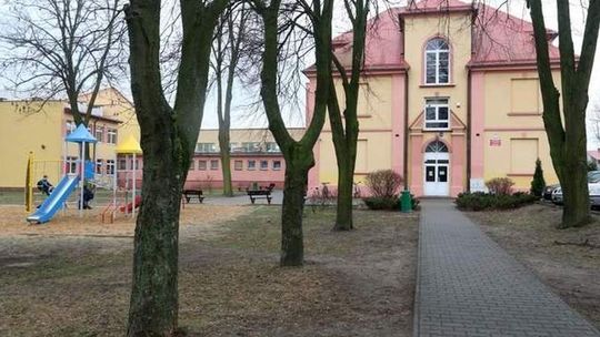 Matka głodziła dzieci? Śledczy po kilku miesiącach przesłuchali dziewczynki