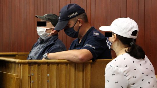 Matka wysyłała księdzu nagie zdjęcia swojej córki. Sąd wydał wyrok w jej sprawie