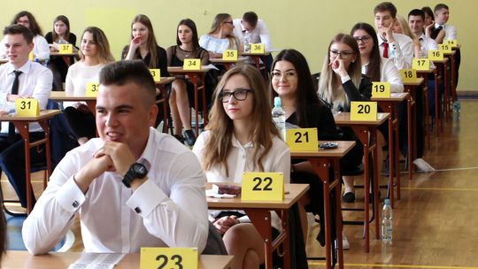 Matura 2020 język polski. Maturzyści z Puław doczekali się egzaminów [zdjęcia]