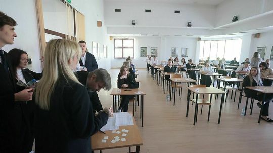 Matura 2023. Arkusze egzaminacyjne język angielski - poziom rozszerzony