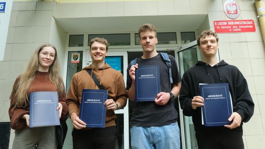 Maturzyści odebrali świadectwa: "Z takimi wynikami nie będziemy studiować w Lublinie"