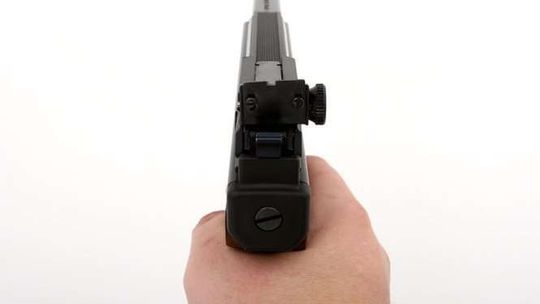 Mąż postrzelił żonę w trakcie awantury. Miał prawie promil alkoholu