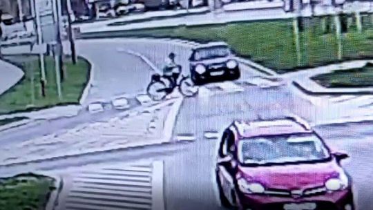 Mazdą potrącił rowerzystę w Świdniku. Wszystko nagrała kamera
