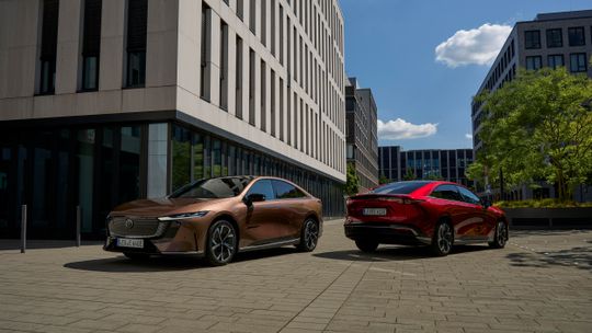 Mazda6e czy Mazda CX-6e - który model pasuje do Twoich potrzeb
