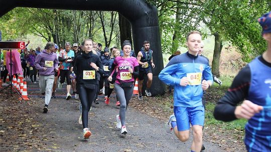 Mazi sparaliżowany po wypadku. W strugach deszczu pobiegli po wózek inwalidzki