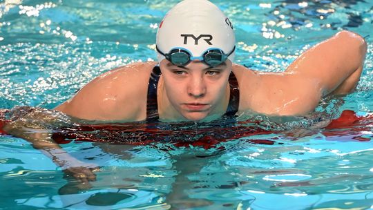 ME w pływaniu: Dwa medale sztafet, Adela Piskorska w finale na 200 m grzbietem