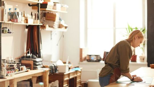 Meble warsztatowe – jak zaaranżować przestrzeń, aby zwiększyć produktywność?