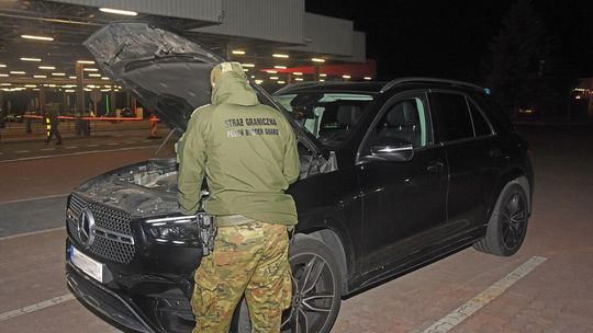 Funkcjonariusze Nadbużańskiego Oddziału Straży Granicznej odzyskali w Terespolu Mercedesa z 2024 roku o wartości około 300 tys. zł. Pojazd był poszukiwany jako utracony na terytorium Polski.
