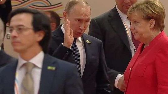 Merkel nie kryła emocji w rozmowie z Putinem. Reporterzy uchwycili ciekawy moment