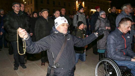 Męski różaniec w maseczkach w Lublinie. "Będziemy się modlić o nawrócenie i przebłaganie, ale też o ustanie epidemii"