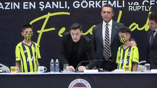 Mesut Oezil oficjalnie zawodnikiem Fenerbahce