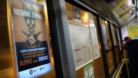 Metanol ciągle zabija. Sanepid znowu przestrzega przed piciem
