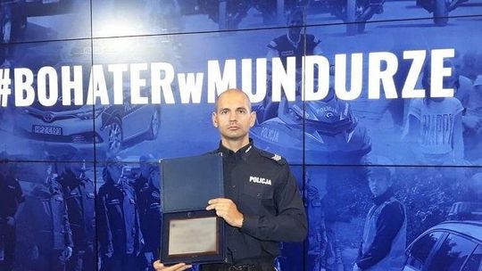 „Mężczyzna leży w kałuży krwi”. Na miejsce ruszyła policja