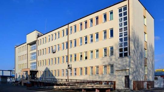 Mężczyzna podpalił się i wszedł do budynku starostwa. Trafił do szpitala