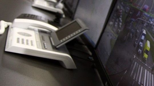 Mężczyzna zasnął na Krakowskim Przedmieściu. Okradli go i uciekli rowerami miejskimi