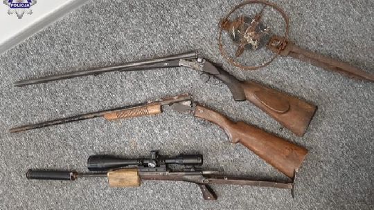 Mężczyźni odpowiedzą za nielegalne posiadanie broni