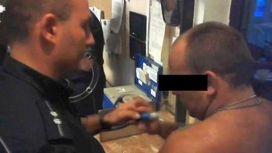 Miał 2,7 promila i jechał kradzionym autem