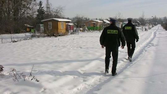 Miał 35 stopni, leżał zmarznięty na podłodze. Uratowali go policjanci