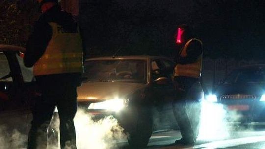 Miał dwa promile i wsiadł za kółko. Wpadł w ręce policji (wideo)