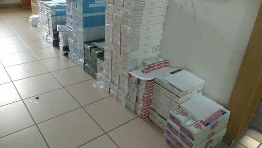 Miał narkotyki i nielegalne papierosy. Samochodem na razie nie pojeździ