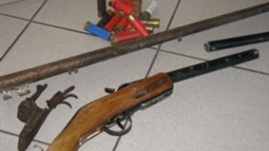 Miał nielegalną broń i amunicję. Wpadli też handlarze