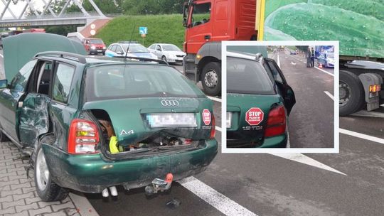 Miał taką naklejkę, ale na niewiele się to zdało. Tragiczny wypadek na DK19 [zdjęcia]