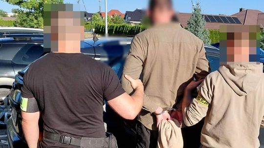 Miał ukraść paczki kurierowi. Dwie godziny później policjanci zapukali do jego drzwi